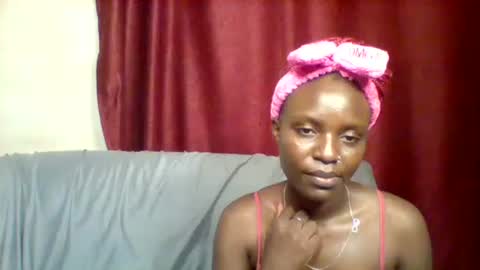 Snapshot of cutey_lunar chatting on 02.16.25 cutey_lunar online show from 02.16.25