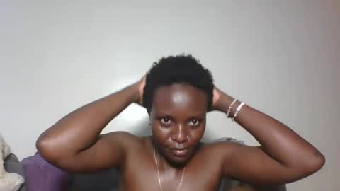 Snapshot of cutey_lunar chatting on 10.12.25 cutey_lunar online show from 10.12.25