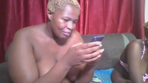 Snapshot of cutey_mellanin chatting on 01.28.25 cutey_mellanin online show from 01.28.25