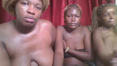 Snapshot of cutey_mellanin chatting on 02.01.25 cutey_mellanin online show from 02.01.25