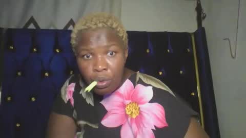 Snapshot of cutey_mellanin chatting on 09.28.25 cutey_mellanin online show from 09.28.25
