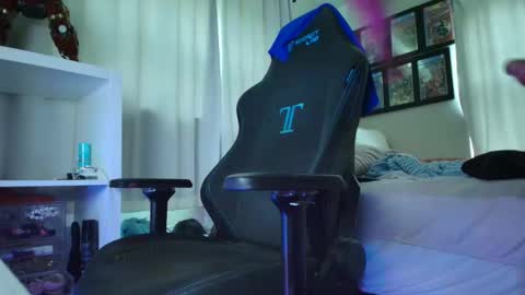 Sandra Love online show from 04.26.26