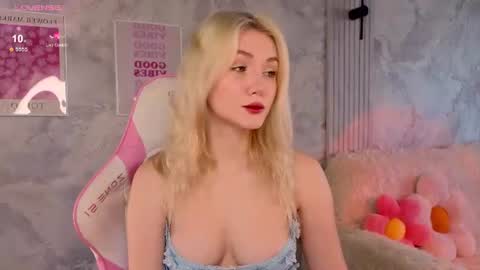 Snapshot of cutie_angels chatting on 07.01.26 HelloMy name Eva online show from 07.01.26