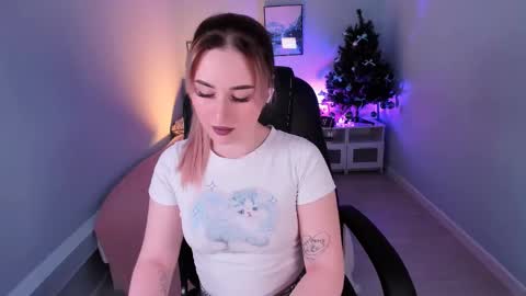 Snapshot of cutie_louise chatting on 12.17.24 Your Louise follow me online show from 12.17.24