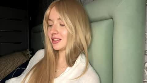 Snapshot of cutieblondyy chatting on 04.20.26 Vanessa online show from 04.20.26