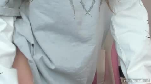 Rori  Instagram cutierori  online show from 12.12.24