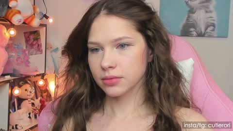 Rori  Instagram cutierori  online show from 02.06.25