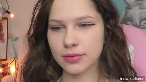 Rori  Instagram cutierori  online show from 02.28.25