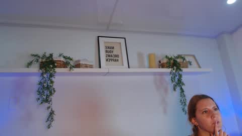 Snapshot of cuttie_blondie_dh chatting on 02.12.26 Laura online show from 02.12.26