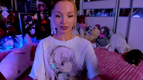 Snapshot of cuttie_ponyy chatting on 01.24.25 Nora online show from 01.24.25