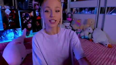 Snapshot of cuttie_ponyy chatting on 03.06.25 Nora online show from 03.06.25