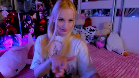 Snapshot of cuttie_ponyy chatting on 09.13.25 Nora online show from 09.13.25
