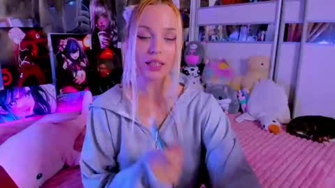 Snapshot of cuttie_ponyy chatting on 06.11.26 Nora online show from 06.11.26