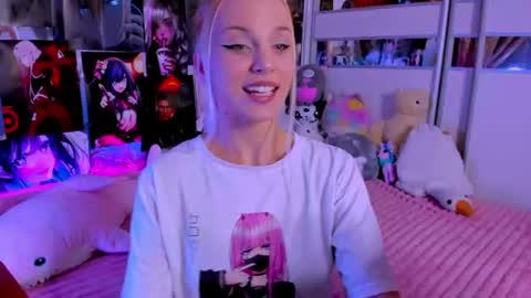 Snapshot of cuttie_ponyy chatting on 06.20.26 Nora online show from 06.20.26