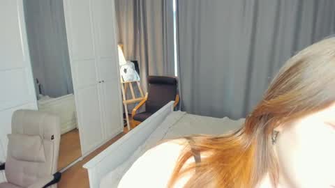 Snapshot of cuty_petite chatting on 06.08.26 Anne online show from 06.08.26