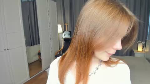 Snapshot of cuty_petite chatting on 06.27.26 Anne online show from 06.27.26
