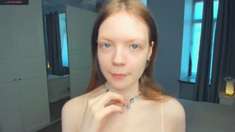 Snapshot of cuty_petite chatting on 06.30.26 Anne online show from 06.30.26
