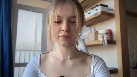 Im Emi streaming with my friend Reyna today online show from 04.15.26