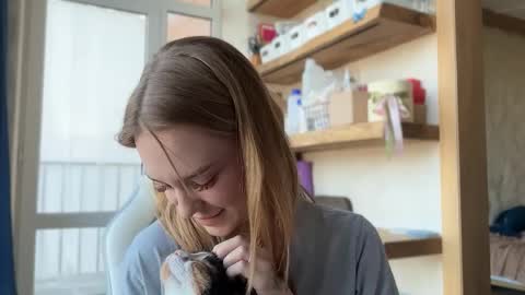 Im Emi streaming with my friend Reyna today online show from 04.16.26