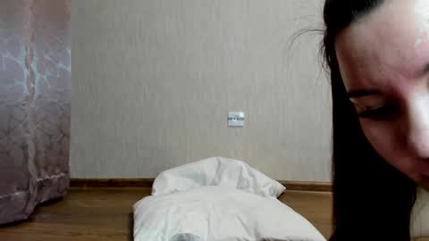 Snapshot of cyberoneee chatting on 02.10.25 cyber online show from 02.10.25