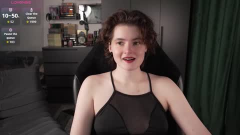 Helen Blossom online show from 03.05.26