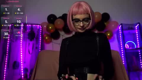 Snapshot of cyberxgoddess_ chatting on 10.25.25 Lily Goddess online show from 10.25.25