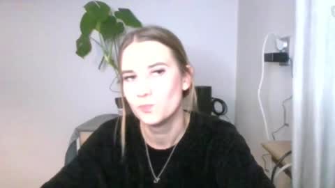 Snapshot of cyntianatural chatting on 12.14.24 CyntiaNatural online show from 12.14.24