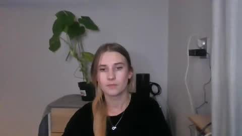 Snapshot of cyntianatural chatting on 12.14.24 CyntiaNatural online show from 12.14.24