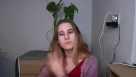 Snapshot of cyntianatural chatting on 01.09.25 CyntiaNatural online show from 01.09.25