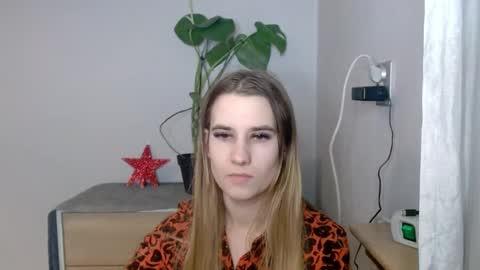 Snapshot of cyntianatural chatting on 02.02.25 CyntiaNatural online show from 02.02.25