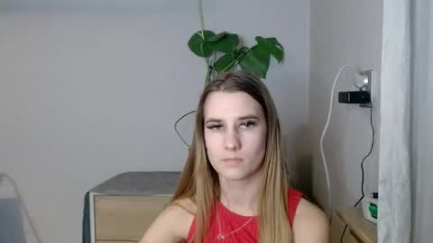 Snapshot of cyntianatural chatting on 02.03.25 CyntiaNatural online show from 02.03.25