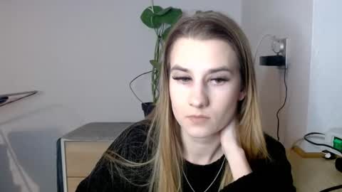 Snapshot of cyntianatural chatting on 02.04.25 CyntiaNatural online show from 02.04.25