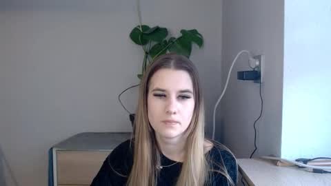 Snapshot of cyntianatural chatting on 02.05.25 CyntiaNatural online show from 02.05.25