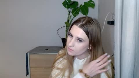 Snapshot of cyntianatural chatting on 02.11.25 CyntiaNatural online show from 02.11.25