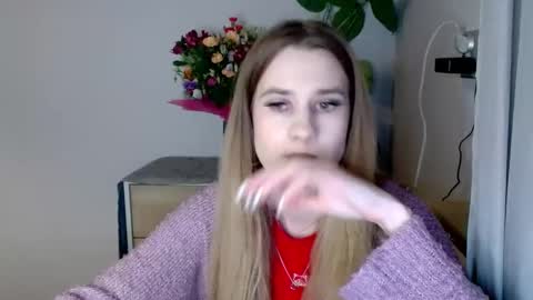 Snapshot of cyntianatural chatting on 02.17.25 CyntiaNatural online show from 02.17.25