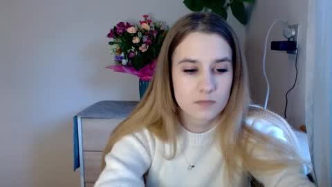 Snapshot of cyntianatural chatting on 02.18.25 CyntiaNatural online show from 02.18.25