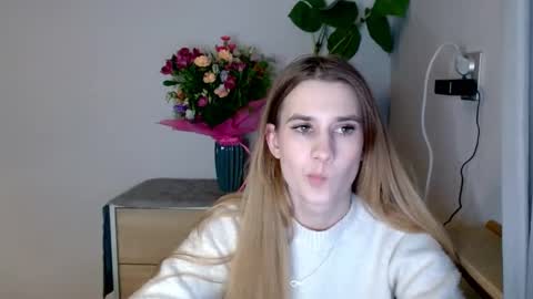 Snapshot of cyntianatural chatting on 02.18.25 CyntiaNatural online show from 02.18.25