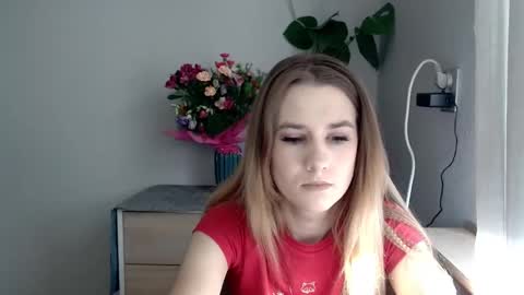 Snapshot of cyntianatural chatting on 02.19.25 CyntiaNatural online show from 02.19.25