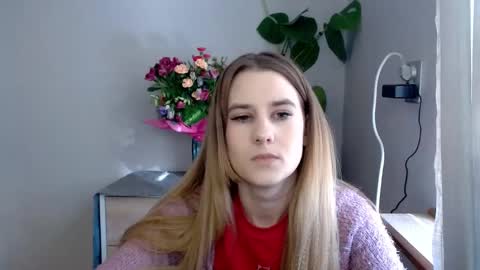 Snapshot of cyntianatural chatting on 02.19.25 CyntiaNatural online show from 02.19.25