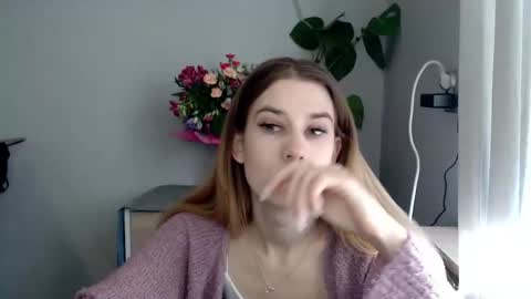 Snapshot of cyntianatural chatting on 02.20.25 CyntiaNatural online show from 02.20.25