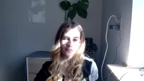 Snapshot of cyntianatural chatting on 03.06.25 CyntiaNatural online show from 03.06.25