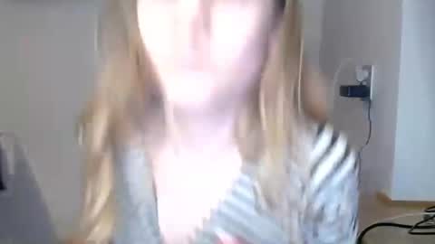 Snapshot of cyntianatural chatting on 03.09.25 CyntiaNatural online show from 03.09.25