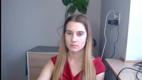 Snapshot of cyntianatural chatting on 03.11.25 CyntiaNatural online show from 03.11.25