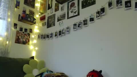 Snapshot of cypresskneez chatting on 05.15.26 cypresskneez online show from 05.15.26