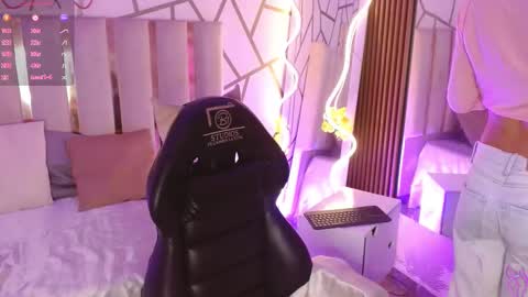 Snapshot of cyrus_tay chatting on 02.23.26 cyrus_tay online show from 02.23.26