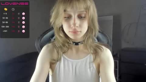 Snapshot of cyyberwhore chatting on 09.29.25 cyyberwhore online show from 09.29.25