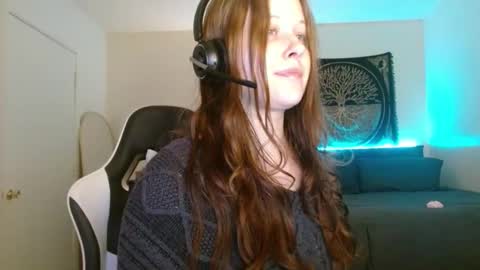 Snapshot of d_a_i_s_y chatting on 03.10.25 Daisy online show from 03.10.25