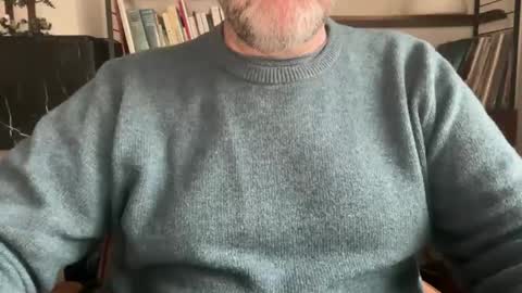 Snapshot of d_bowie chatting on 12.17.25 d_bowie online show from 12.17.25