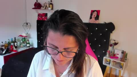 Mia  online show from 02.14.25