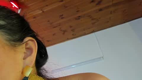 Mia  online show from 02.15.25